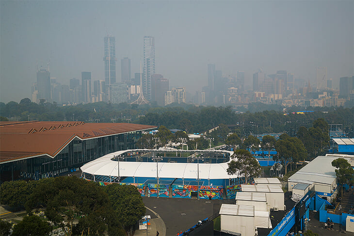 «Это было ужасно»: теннисистке стало плохо из-за дыма в Австралии