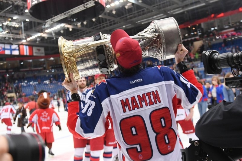 «Дверь в НХЛ для себя не закрыл». Интервью с Максимом Маминым