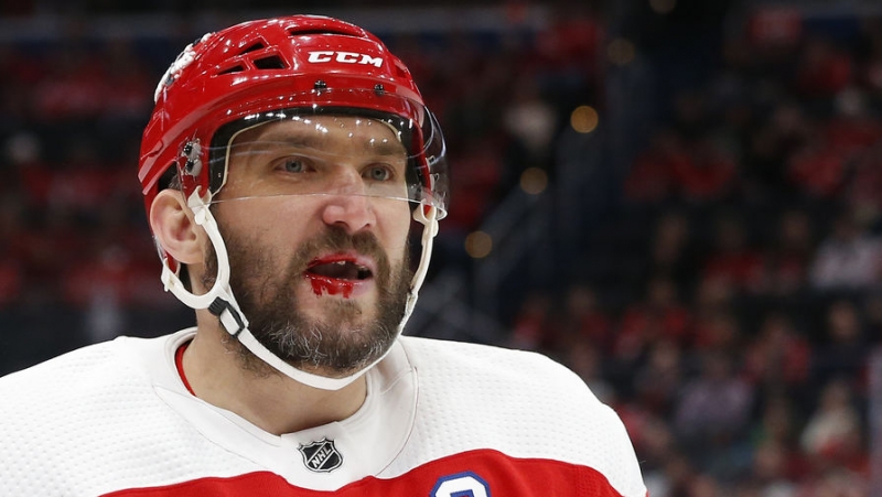 Овечкина среди лучших нет: игроки НХЛ проигнорировали россиян